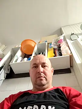 Snapshot of intx800 chatting on January 1, 8:35 am intx800 online show from January 1, 8:35 am