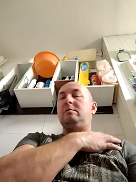 Snapshot of intx800 chatting on January 25, 11:44 am intx800 online show from January 25, 11:44 am