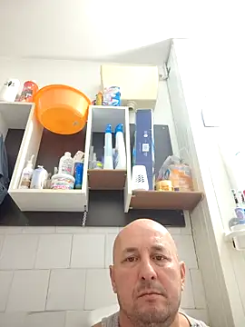 Snapshot of intx800 chatting on October 17, 2:15 am intx800 online show from October 17, 2:15 am