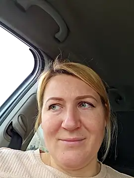 Snapshot of -Schweppes- chatting on November 3, 10:16 am -Schweppes- online show from November 3, 10:16 am