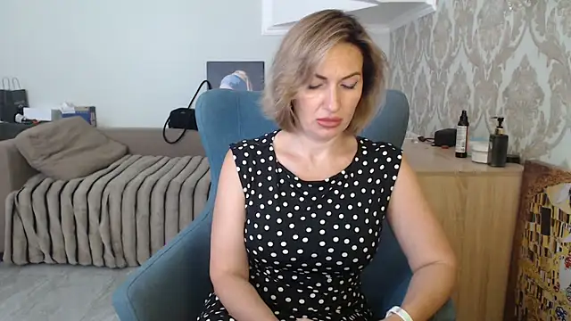 Snapshot of Mallinia chatting on May 28, 8:55 am Mallinia online show from May 28, 8:55 am