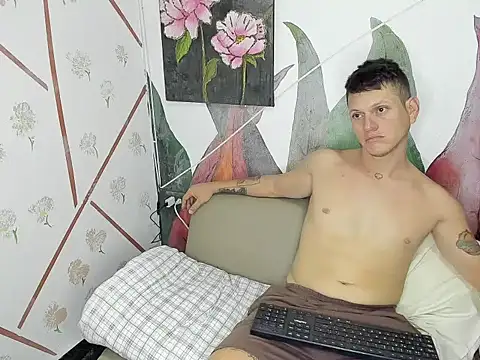 Snapshot of Zara_cum69 chatting on June 11, 12:32 am Zara cum69 online show from June 11, 12:32 am
