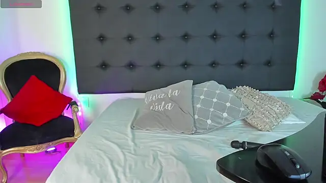 Snapshot of SaraDreamss chatting on January 22, 8:38 pm SaraDreamss online show from January 22, 8:38 pm