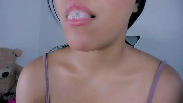 veky saliva01 online show from May 24, 8:41 am