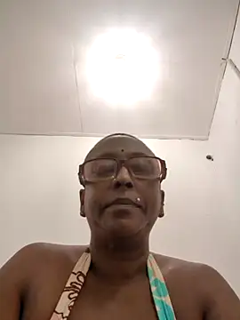 Snapshot of mamakarma1403 chatting on June 16, 12:52 pm mamakarma1403 online show from June 16, 12:52 pm