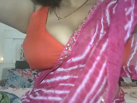 Snapshot of MONICA-LOVE chatting on October 4, 9:24 pm MONICA-LOVE online show from October 4, 9:24 pm