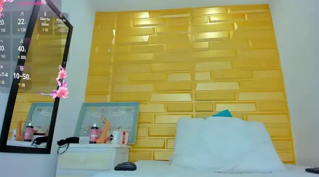 Snapshot of ebony_beckyy chatting on February 7, 2:47 pm ebony beckyy online show from February 7, 2:47 pm