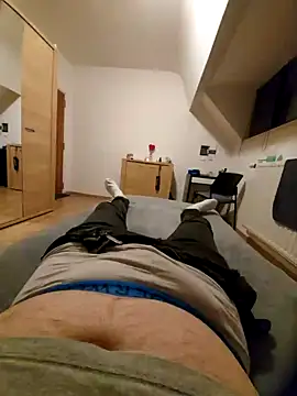 Snapshot of pascalino100 chatting on February 16, 7:38 pm pascalino100 online show from February 16, 7:38 pm