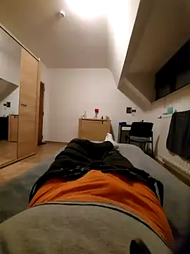 Snapshot of pascalino100 chatting on February 17, 6:37 pm pascalino100 online show from February 17, 6:37 pm