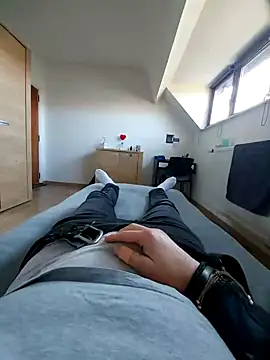 Snapshot of pascalino100 chatting on February 18, 9:21 am pascalino100 online show from February 18, 9:21 am