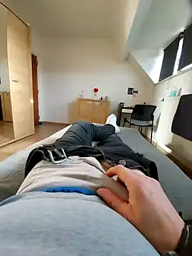 Snapshot of pascalino100 chatting on February 18, 3:10 pm pascalino100 online show from February 18, 3:10 pm