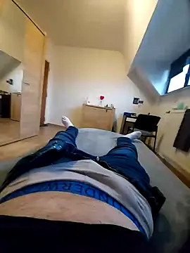 Snapshot of pascalino100 chatting on February 20, 4:46 pm pascalino100 online show from February 20, 4:46 pm