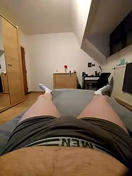 Snapshot of pascalino100 chatting on February 22, 6:52 pm pascalino100 online show from February 22, 6:52 pm