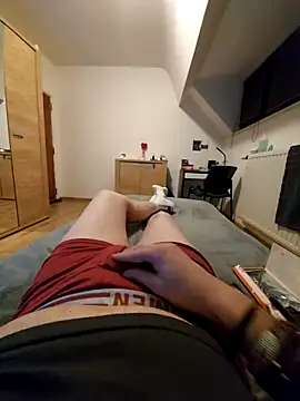 Snapshot of pascalino100 chatting on February 25, 8:51 pm pascalino100 online show from February 25, 8:51 pm