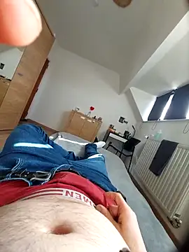 Snapshot of pascalino100 chatting on February 26, 1:30 pm pascalino100 online show from February 26, 1:30 pm