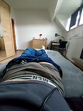 Snapshot of pascalino100 chatting on February 27, 9:32 am pascalino100 online show from February 27, 9:32 am