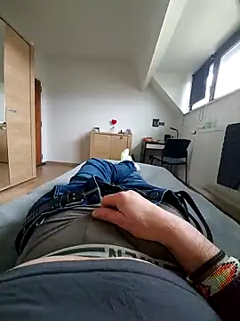 Snapshot of pascalino100 chatting on February 27, 3:37 pm pascalino100 online show from February 27, 3:37 pm