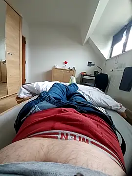 Snapshot of pascalino100 chatting on March 1, 9:29 am pascalino100 online show from March 1, 9:29 am