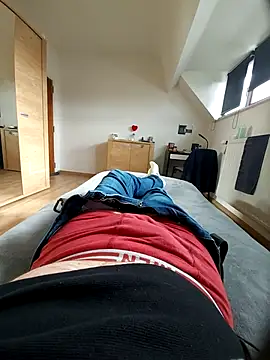 Snapshot of pascalino100 chatting on March 1, 2:34 pm pascalino100 online show from March 1, 2:34 pm