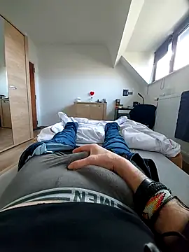 Snapshot of pascalino100 chatting on March 2, 9:21 am pascalino100 online show from March 2, 9:21 am