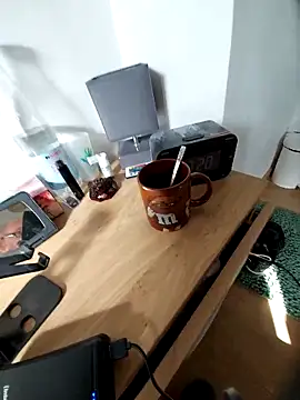 Snapshot of pascalino100 chatting on March 2, 12:22 pm pascalino100 online show from March 2, 12:22 pm