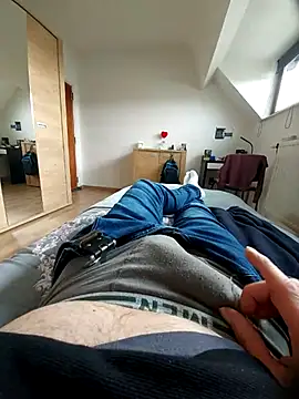 Snapshot of pascalino100 chatting on March 15, 11:40 am pascalino100 online show from March 15, 11:40 am