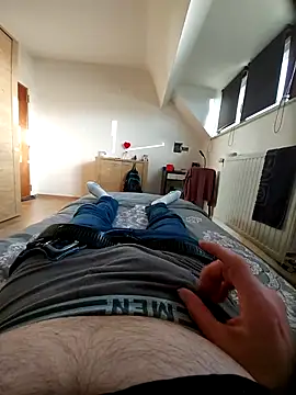 Snapshot of pascalino100 chatting on March 16, 4:34 pm pascalino100 online show from March 16, 4:34 pm