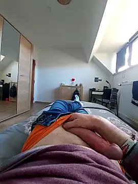 Snapshot of pascalino100 chatting on March 18, 10:25 am pascalino100 online show from March 18, 10:25 am