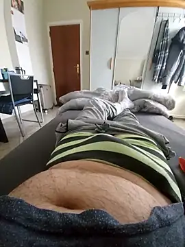 Snapshot of pascalino100 chatting on October 2, 8:43 am pascalino100 online show from October 2, 8:43 am