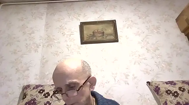 Snapshot of mariusica1@xh chatting on February 6, 9:28 pm mariusica1xh online show from February 6, 9:28 pm