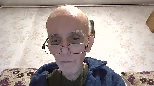 Snapshot of mariusica1@xh chatting on February 8, 4:57 am mariusica1xh online show from February 8, 4:57 am