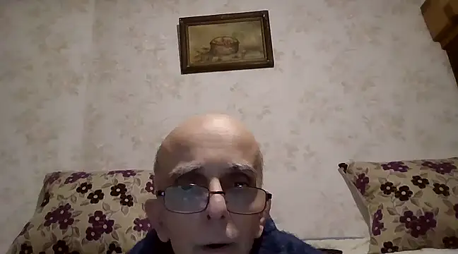 Snapshot of mariusica1@xh chatting on February 15, 1:53 am mariusica1xh online show from February 15, 1:53 am