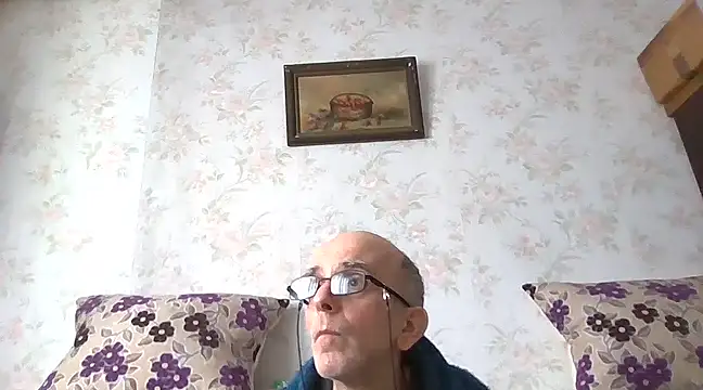 Snapshot of mariusica1@xh chatting on March 12, 11:42 am mariusica1xh online show from March 12, 11:42 am
