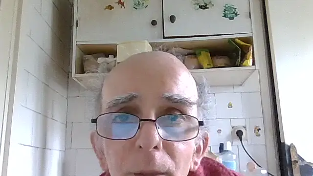 Snapshot of mariusica1@xh chatting on May 13, 1:19 pm mariusica1xh online show from May 13, 1:19 pm