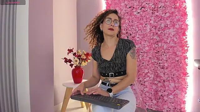 Snapshot of Angela_donnato chatting on January 11, 3:55 am Angela donnato online show from January 11, 3:55 am