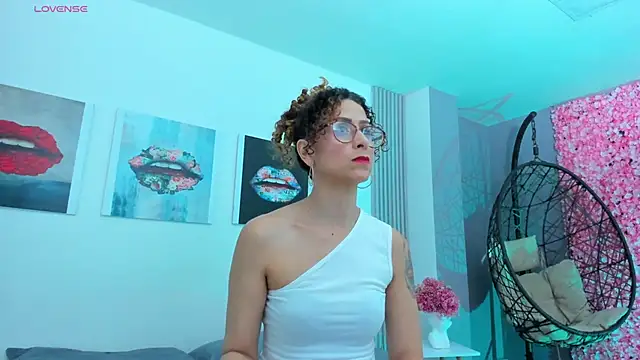 Snapshot of Angela_donnato chatting on March 7, 3:29 am Angela donnato online show from March 7, 3:29 am