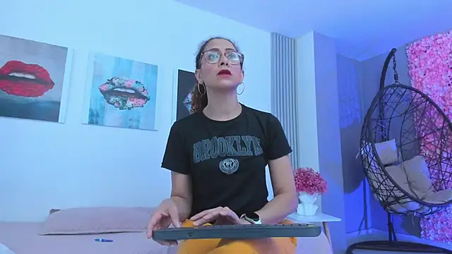 Snapshot of Angela_donnato chatting on March 19, 3:09 am Angela donnato online show from March 19, 3:09 am
