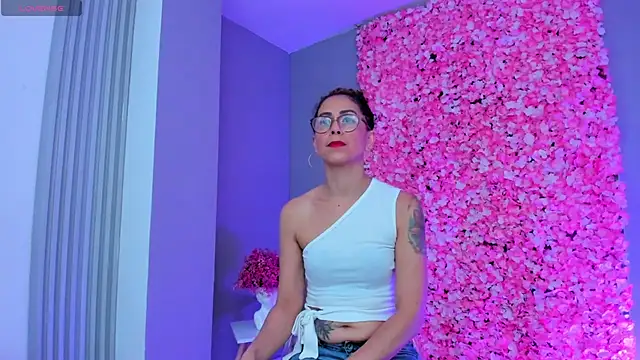 Snapshot of Angela_donnato chatting on March 20, 3:23 am Angela donnato online show from March 20, 3:23 am