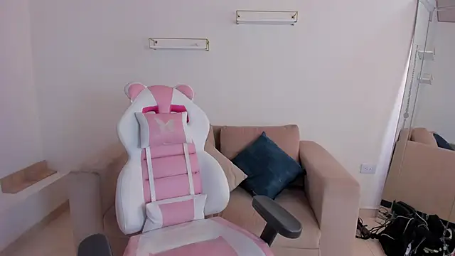 Snapshot of Charlotte_cowell_sub1_ chatting on October 23, 3:55 pm Charlotte cowell sub1 online show from October 23, 3:55 pm