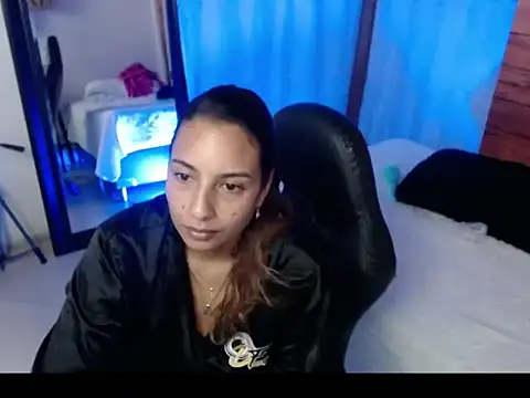mykaelahoney online show from April 10, 8:30 am