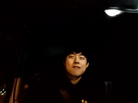 whitebriefboy online show from April 8, 5:13 pm