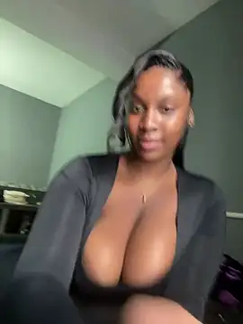 Snapshot of Candy_Love_18 chatting on February 23, 9:39 am Candy Love 18 online show from February 23, 9:39 am