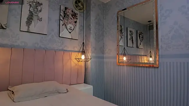 Snapshot of Annie_Cute18_ chatting on November 19, 10:21 pm Annie Cute18 online show from November 19, 10:21 pm