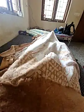 Snapshot of Yours_daddy6728 chatting on February 18, 7:59 am Yours daddy6728 online show from February 18, 7:59 am