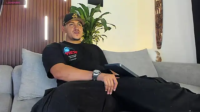 lucasanto  online show from February 2, 1:48 am