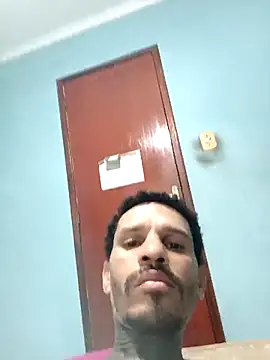 moisesdbiaz online show from October 16, 8:10 pm