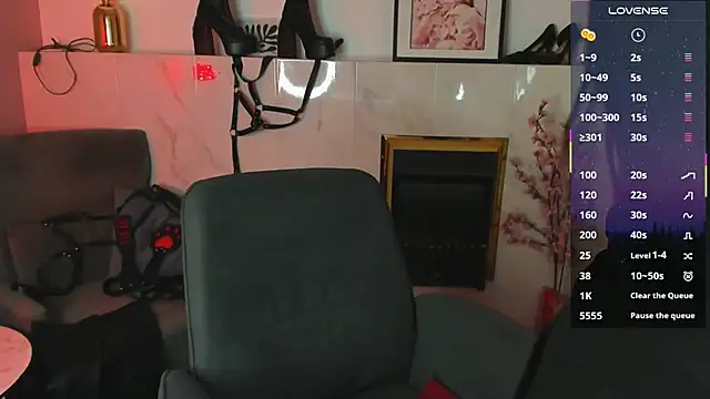 Lily Moonlight online show from April 14, 2:23 pm