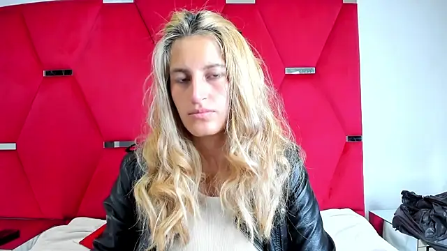 GiaRoussel online show from February 2, 7:45 pm