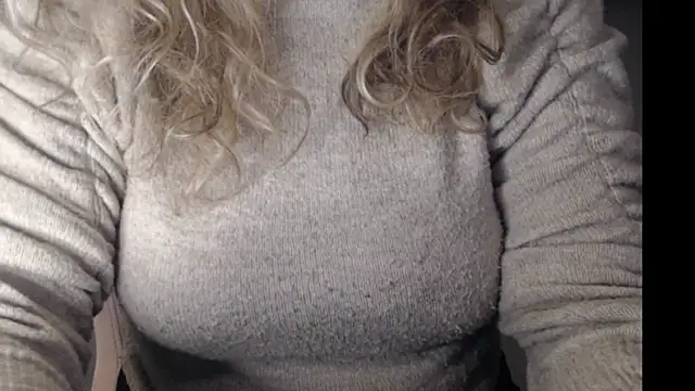 Snapshot of JenniLowen chatting on January 9, 1:13 pm JenniLowen online show from January 9, 1:13 pm
