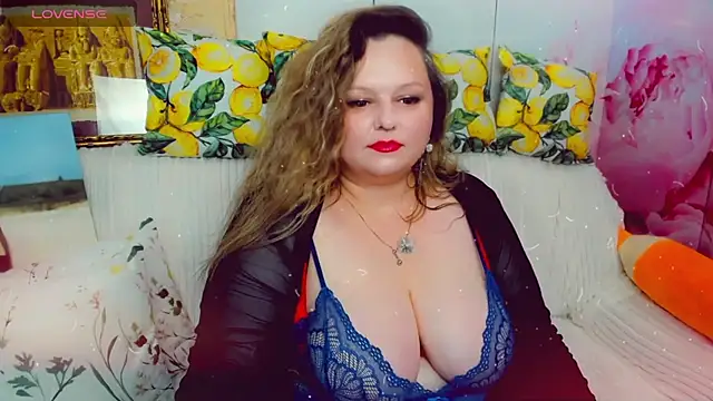 Snapshot of KlaraHoll chatting on June 25, 3:49 pm KlaraHoll online show from June 25, 3:49 pm